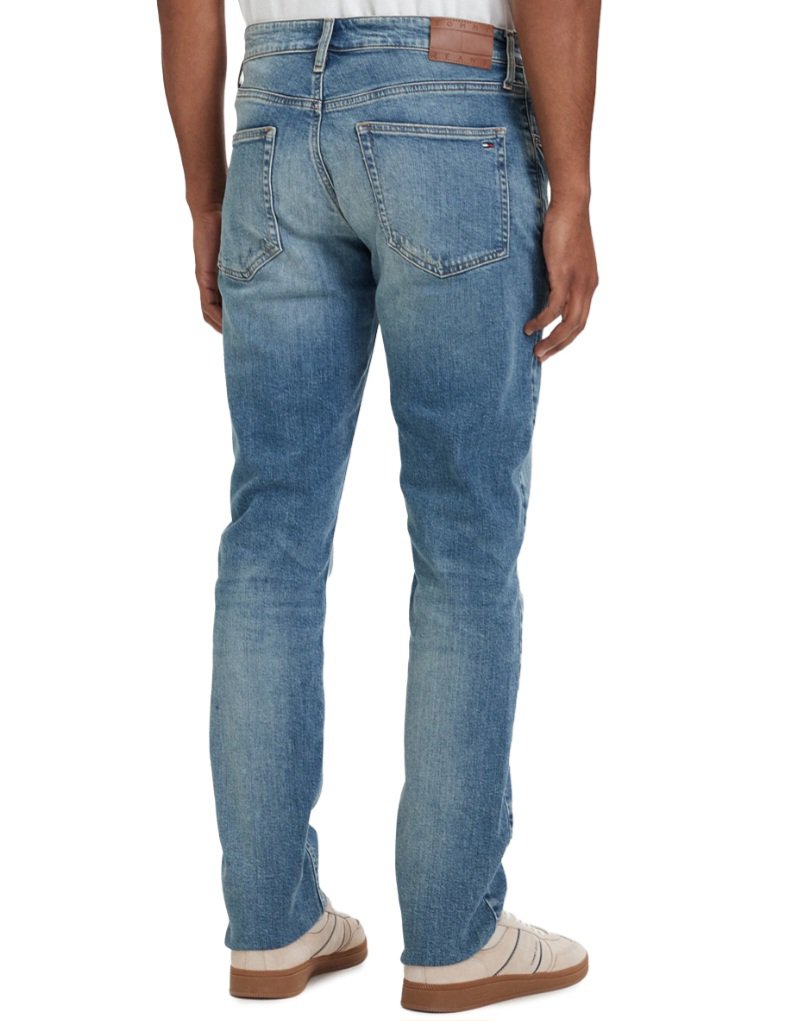 Tommy Hilfiger – Jeans Austin Slim Tapered Fit – Blu Denim Classico - immagine 2